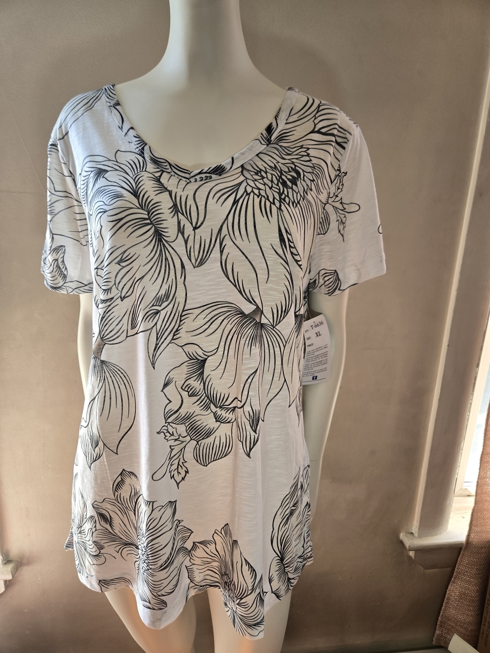 Women's Scoop Neck Floral Tunic Tee - White/Black - Picture 2 of 8